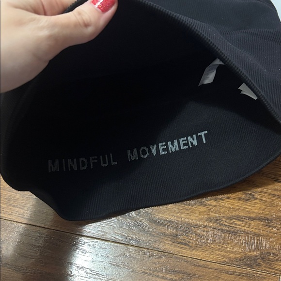 NWT ALO Yoga Black Seamless Ribbed Bra Tank - Picture 7 of 7